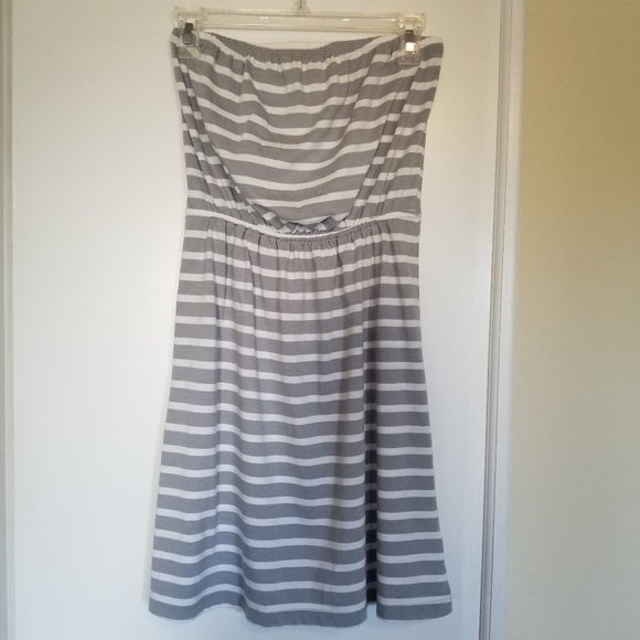 Old Navy Dresses & Skirts - Old Navy Gray and White Stripe Strapless Dress (size s/p/p)